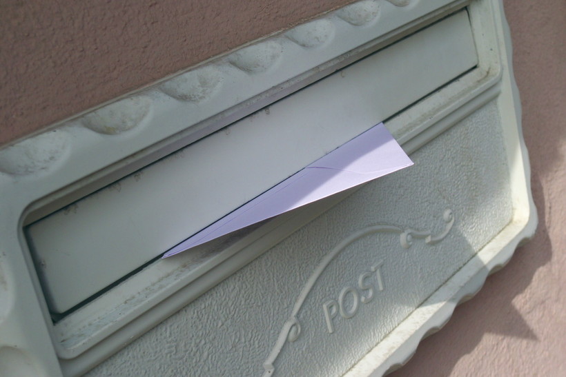 郵便ポストと手紙